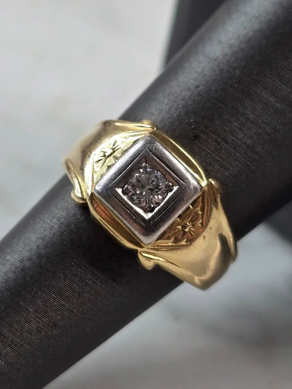 Mens Vintage Estate 14K Yellow Gold Diamond Ring 4.4g  E5740